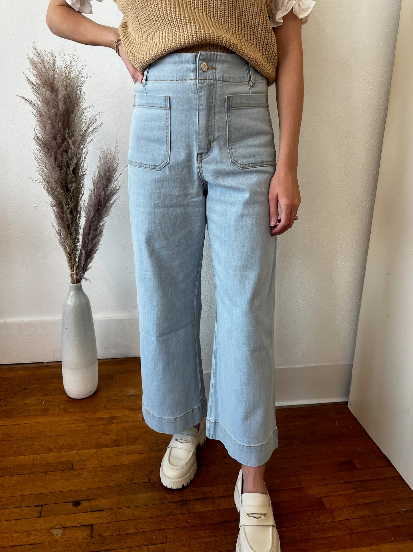 Light Washed Wide Leg Jeans